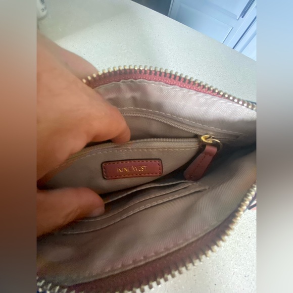 Women’s Nine West wristlet - Picture 8 of 10